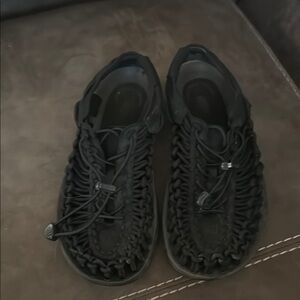 Keen Sandals Size 7
